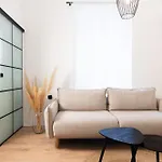 Apartman And Zára